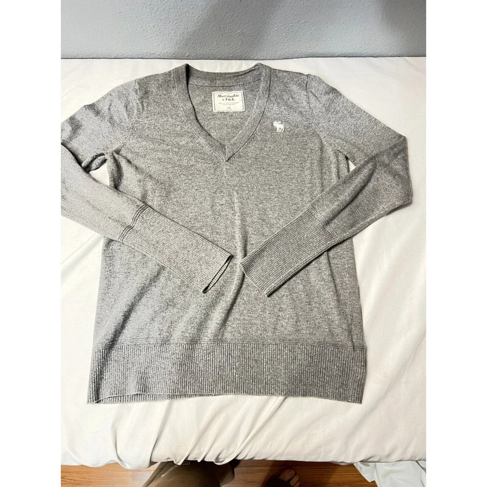 Abercrombie & Fitch Academia Mens V-Neck‎ Sweater Heather Grey Moose Logo Size M